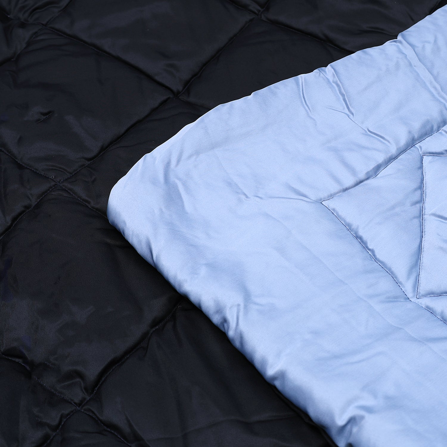 Cozy Dark Blue Comforter – Ultra Soft Microfiber Quilt (Queen Size)