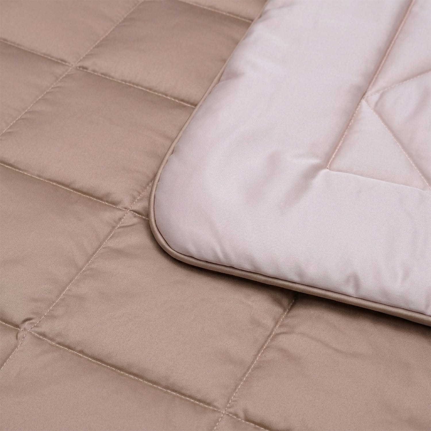 Cozy Pink Comforter – Ultra Soft Microfiber Quilt (Queen Size)